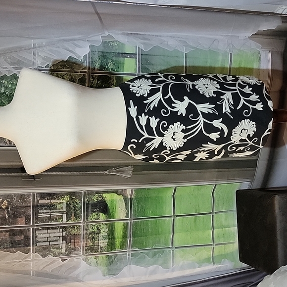 Silk Club Collection Women's Black & White Floral 100% Silk Pencil Skirt, size 4 - Picture 6 of 14